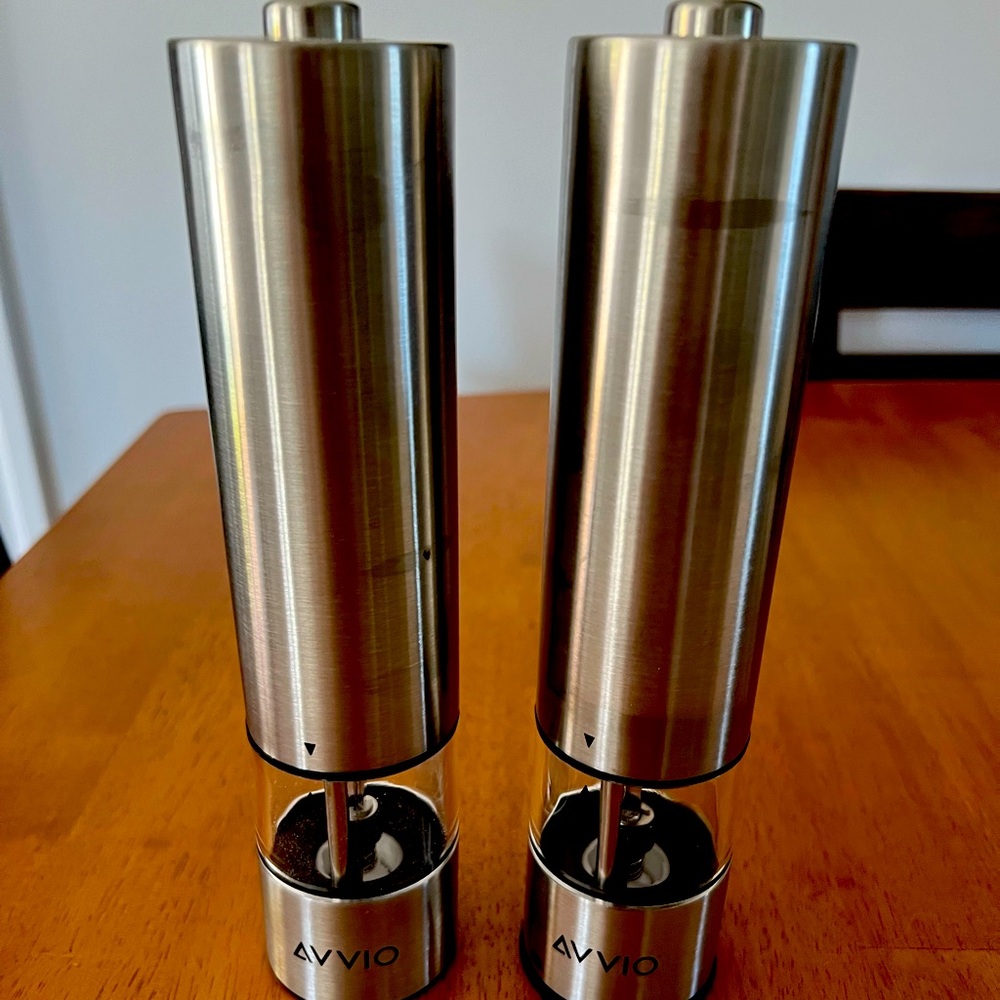 NEW Stainless Steel automatic Salt & Pepper dispensers
